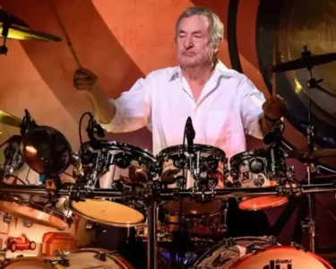 Nick Mason, baterista de Pink Floyd, durante una presentación en vivo