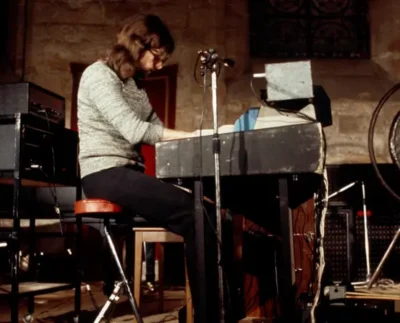 Rick Wright, tecladista y cofundador de Pink Floyd, durante una presentación en vivo